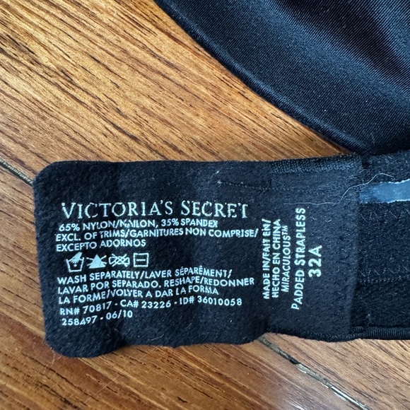 Victoria’s Secret Black Strapless Bra - Picture 3 of 3
